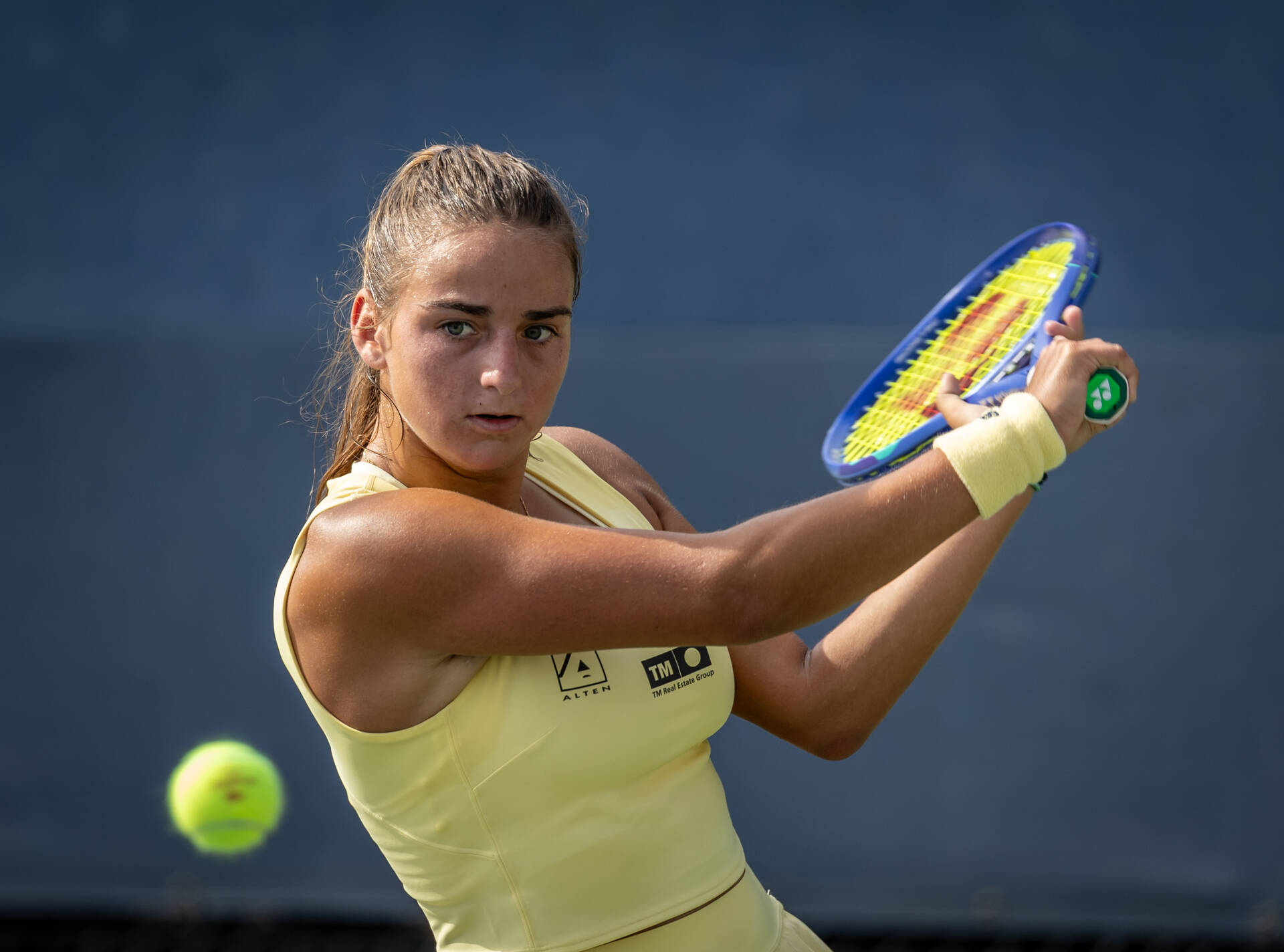 Spanish eyes smile as Esquiva Banuls claims maiden professional title